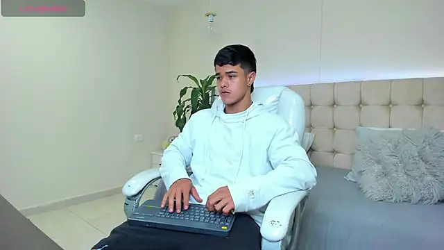 Rob saenz  online show from February 9, 3:22 am