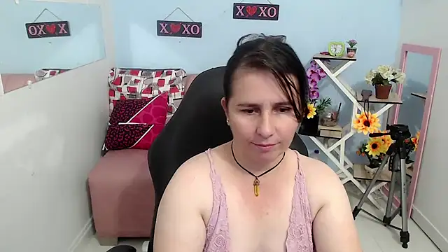 victoria jones online show from October 4, 2:26 pm