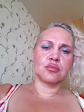 IsabellaBoni online show from August 9, 7:24 am