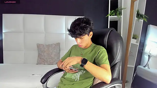 Santy carrington online show from December 19, 11:46 pm