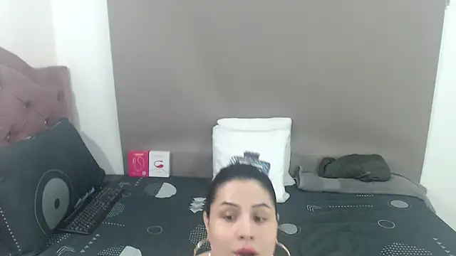 Snapshot of kimberlyjamexxx chatting on May 13, 12:52 am kimberlyjamexxx online show from May 13, 12:52 am