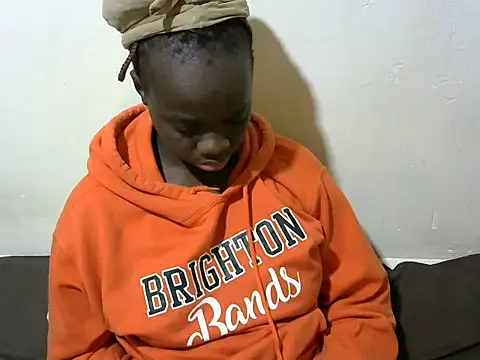 Snapshot of Thicky_kyla chatting on November 28, 10:56 pm Thicky kyla online show from November 28, 10:56 pm