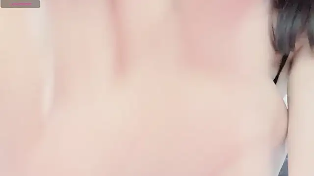 Snapshot of LyLy_Office chatting on March 4, 5:21 am LyLy Office online show from March 4, 5:21 am