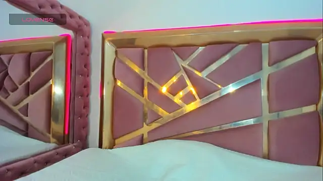 Britanymooree online show from April 8, 8:09 pm