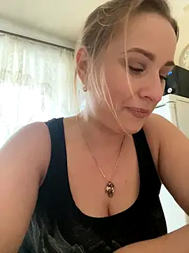 Snapshot of OlgaBuzzz chatting on December 4, 4:54 am OlgaBuzzz online show from December 4, 4:54 am