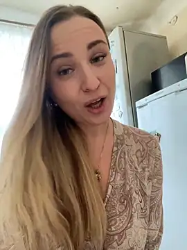 Snapshot of OlgaBuzzz chatting on December 10, 5:39 am OlgaBuzzz online show from December 10, 5:39 am