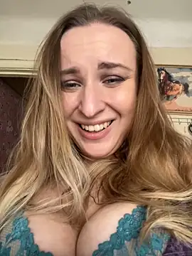 Snapshot of OlgaBuzzz chatting on December 17, 6:35 am OlgaBuzzz online show from December 17, 6:35 am