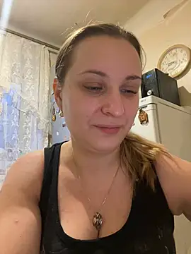 Snapshot of OlgaBuzzz chatting on December 18, 2:42 am OlgaBuzzz online show from December 18, 2:42 am