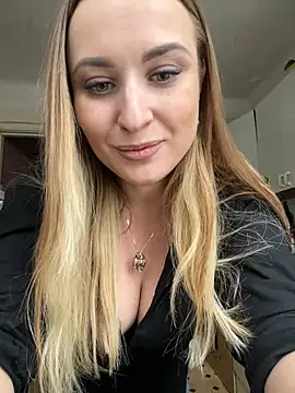 Snapshot of OlgaBuzzz chatting on December 28, 5:12 am OlgaBuzzz online show from December 28, 5:12 am