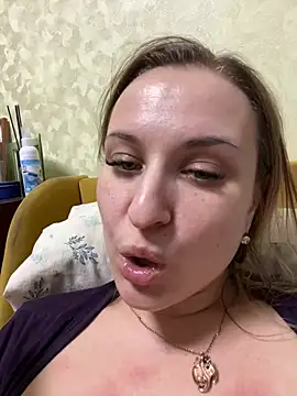 Snapshot of OlgaBuzzz chatting on January 5, 9:48 am OlgaBuzzz online show from January 5, 9:48 am