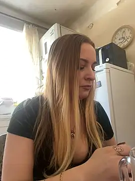 Snapshot of OlgaBuzzz chatting on February 23, 5:23 am OlgaBuzzz online show from February 23, 5:23 am