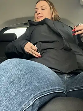 Snapshot of OlgaBuzzz chatting on February 28, 9:36 am OlgaBuzzz online show from February 28, 9:36 am