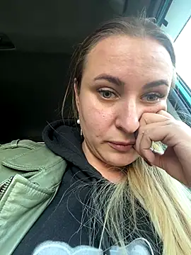 Snapshot of OlgaBuzzz chatting on October 3, 10:56 am OlgaBuzzz online show from October 3, 10:56 am