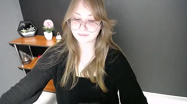 Snapshot of lady_minx chatting on February 28, 10:30 am lady minx online show from February 28, 10:30 am