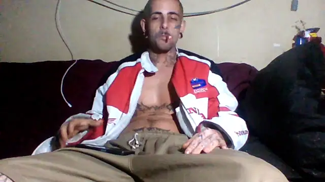Snapshot of sellvageria chatting on June 16, 2:14 am sellvageria online show from June 16, 2:14 am