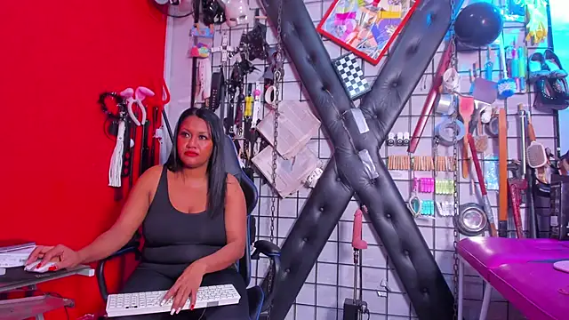 Snapshot of Madame_pain_ chatting on February 21, 1:22 pm Madame pain online show from February 21, 1:22 pm