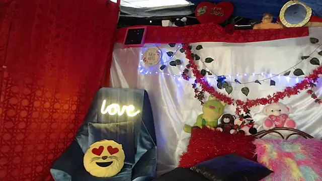 andreu mature online show from March 22, 11:42 am