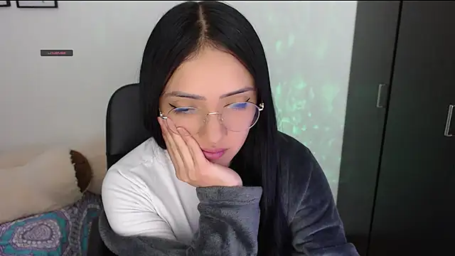 Snapshot of Suzanne_abbey chatting on November 28, 11:18 pm Suzanne abbey online show from November 28, 11:18 pm