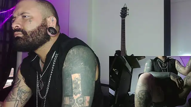 Snapshot of darkclothes chatting on December 27, 11:28 am darkclothes online show from December 27, 11:28 am