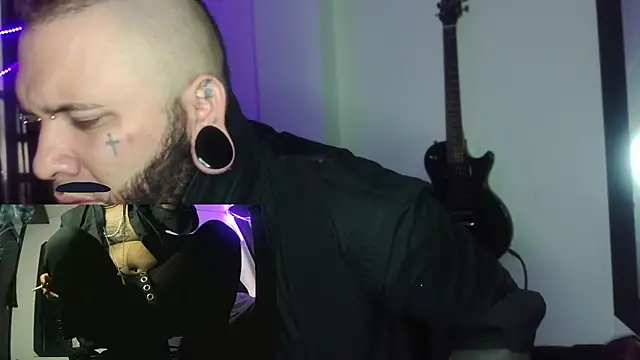 Snapshot of darkclothes chatting on January 2, 7:51 pm darkclothes online show from January 2, 7:51 pm