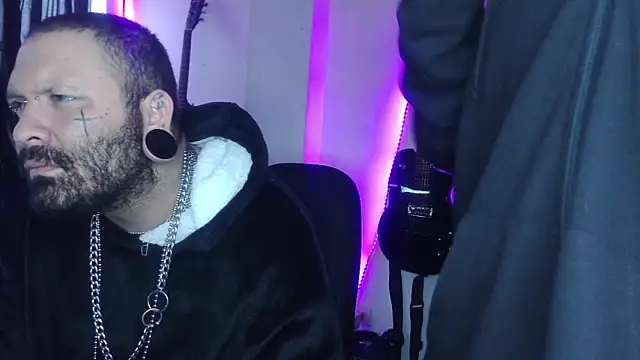 Snapshot of darkclothes chatting on February 23, 11:33 am darkclothes online show from February 23, 11:33 am