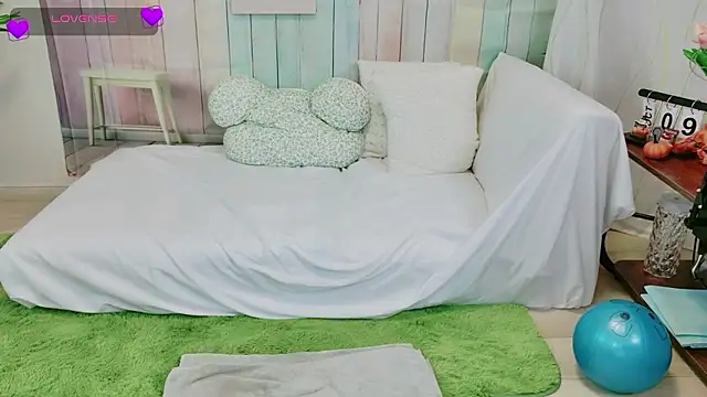 Snapshot of SERA-xx- chatting on October 9, 1:14 am SERA-xx- online show from October 9, 1:14 am