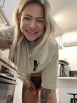 Divina X  online show from December 5, 5:09 pm