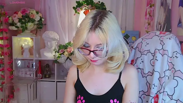 Coconut Mia online show from December 27, 9:11 pm