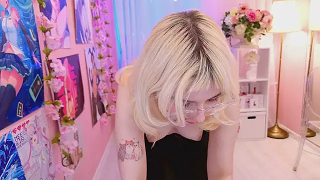 Coconut Mia online show from March 21, 5:02 pm