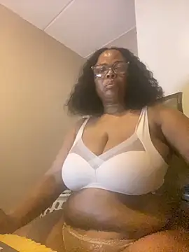 Snapshot of Nomthie chatting on September 17, 7:37 pm Nomthie online show from September 17, 7:37 pm