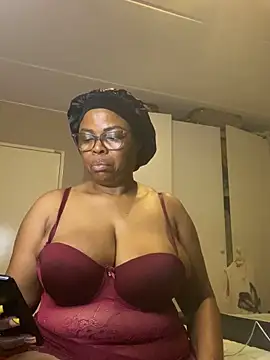 Nomthie online show from October 26, 9:21 pm