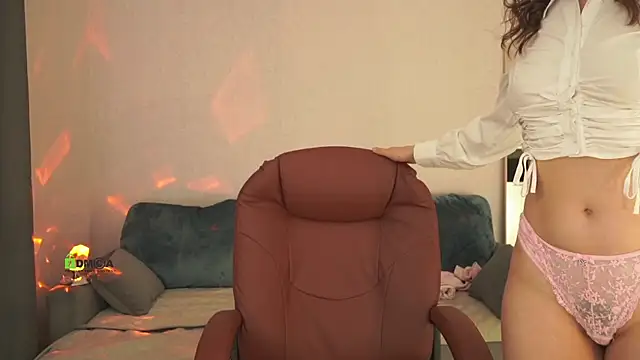 Snapshot of Victoria1Love chatting on February 1, 2:58 am Victoria1Love online show from February 1, 2:58 am