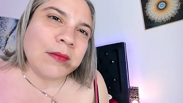 Snapshot of MissMaria chatting on February 1, 3:19 am MissMaria online show from February 1, 3:19 am