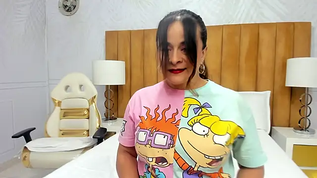 Snapshot of Daphne81_ chatting on February 5, 2:29 am Daphne81  online show from February 5, 2:29 am