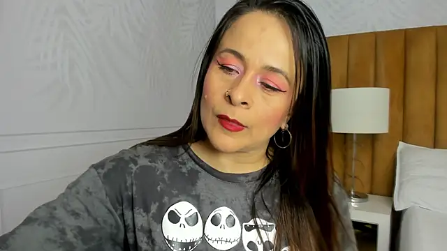 Snapshot of Daphne81_ chatting on February 21, 2:17 am Daphne81  online show from February 21, 2:17 am