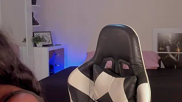 SavannahWildee online show from December 6, 7:23 pm