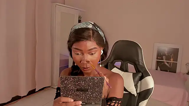 SavannahWildee online show from December 10, 7:43 pm