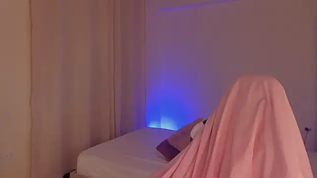 SavannahWildee online show from February 11, 6:44 pm