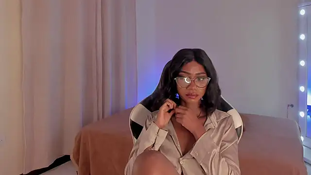 SavannahWildee online show from February 24, 7:19 pm