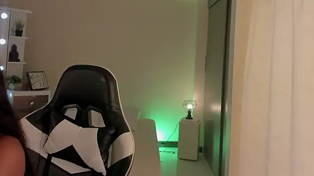 SavannahWildee online show from March 2, 2:32 pm