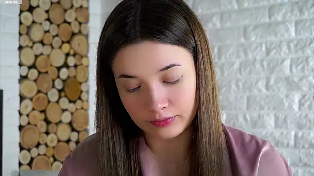 Snapshot of LowOncoming chatting on December 20, 3:35 am LowOncoming online show from December 20, 3:35 am