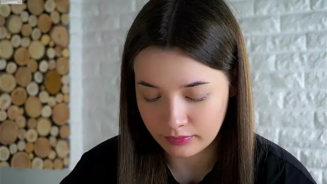 Snapshot of LowOncoming chatting on December 22, 2:52 am LowOncoming online show from December 22, 2:52 am