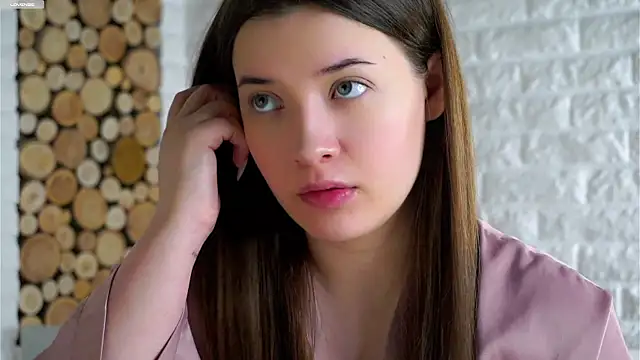 Snapshot of LowOncoming chatting on December 23, 2:09 am LowOncoming online show from December 23, 2:09 am