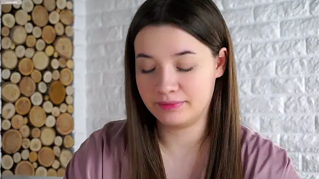 Snapshot of LowOncoming chatting on January 6, 2:15 am LowOncoming online show from January 6, 2:15 am