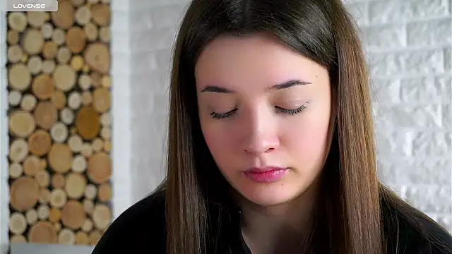 Snapshot of LowOncoming chatting on January 8, 2:03 am LowOncoming online show from January 8, 2:03 am