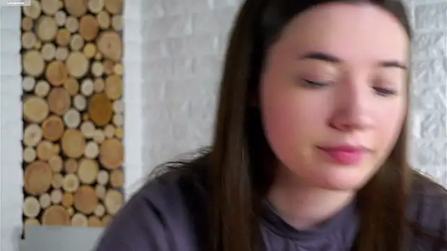 Snapshot of LowOncoming chatting on January 9, 2:03 am LowOncoming online show from January 9, 2:03 am