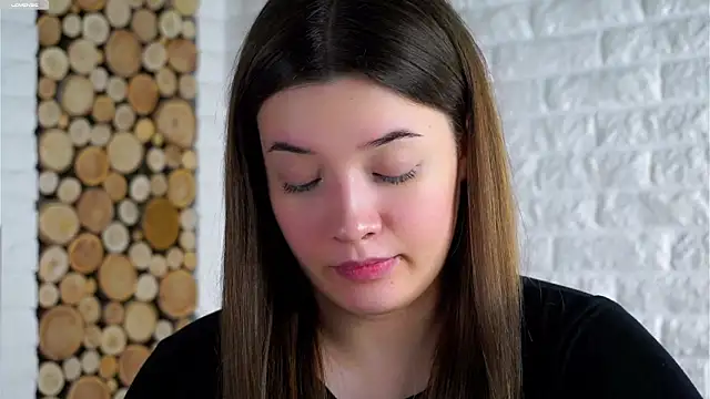 Snapshot of LowOncoming chatting on January 12, 2:17 am LowOncoming online show from January 12, 2:17 am