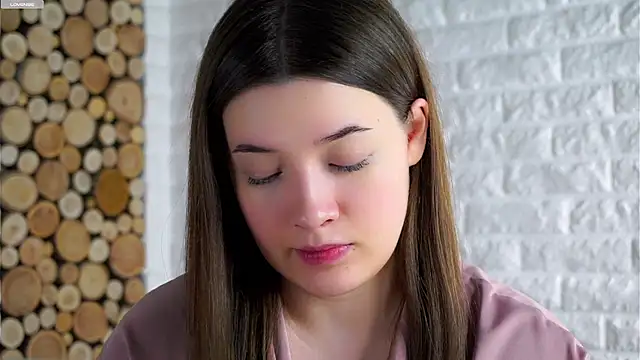 Snapshot of LowOncoming chatting on January 13, 2:50 am LowOncoming online show from January 13, 2:50 am