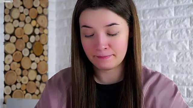 Snapshot of LowOncoming chatting on January 17, 2:05 am LowOncoming online show from January 17, 2:05 am