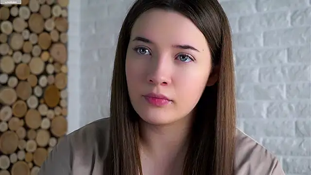 Snapshot of LowOncoming chatting on February 6, 1:43 am LowOncoming online show from February 6, 1:43 am